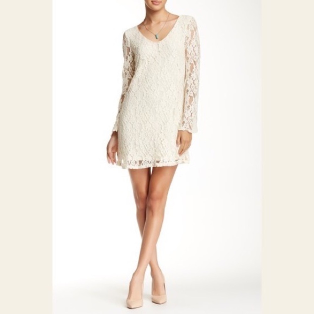 Socialite | Long Sleeve V-Neck Shift Dress